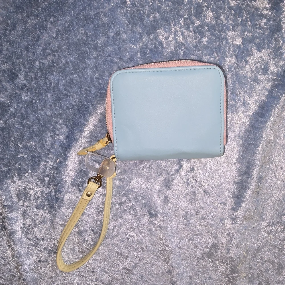 🌟 No Boundaries Pastel Wristlet Wallet - Picture 4 of 4